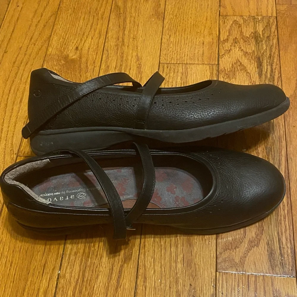 Women's Black Leather Strappy Mary Janes Flats Aravon New Balance‎ Size 11.5